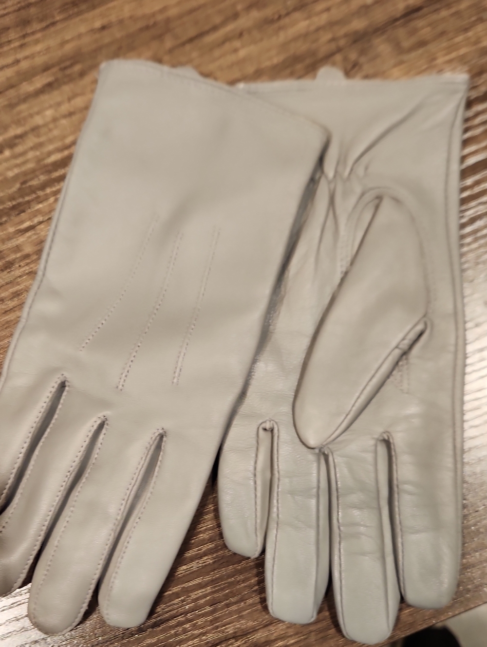 NWOT Classic Women's Lined Leather Gloves in Light Gray Sz S/M
